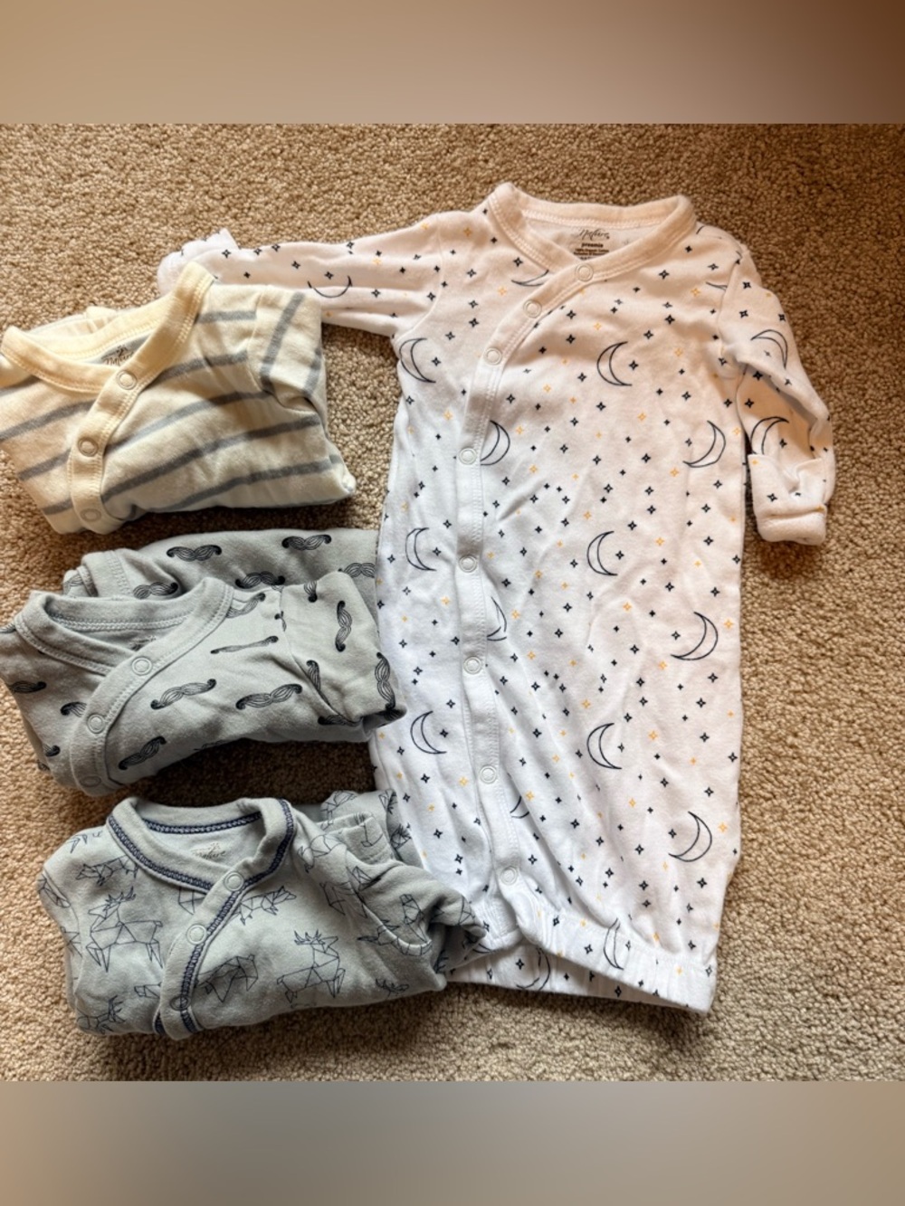 4 sleep gowns Preemie . Never worn - Picture 2 of 2